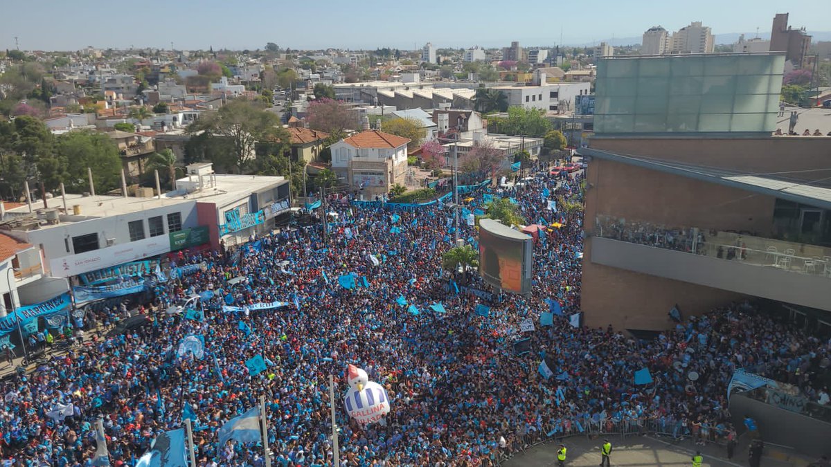 _hmateo's tweet photo. Imaginate haber preparado un recibimiento durante 4 meses, para que vengan estos tipos y en 36 horas te armen esto… https://t.co/odFbCgeoKY