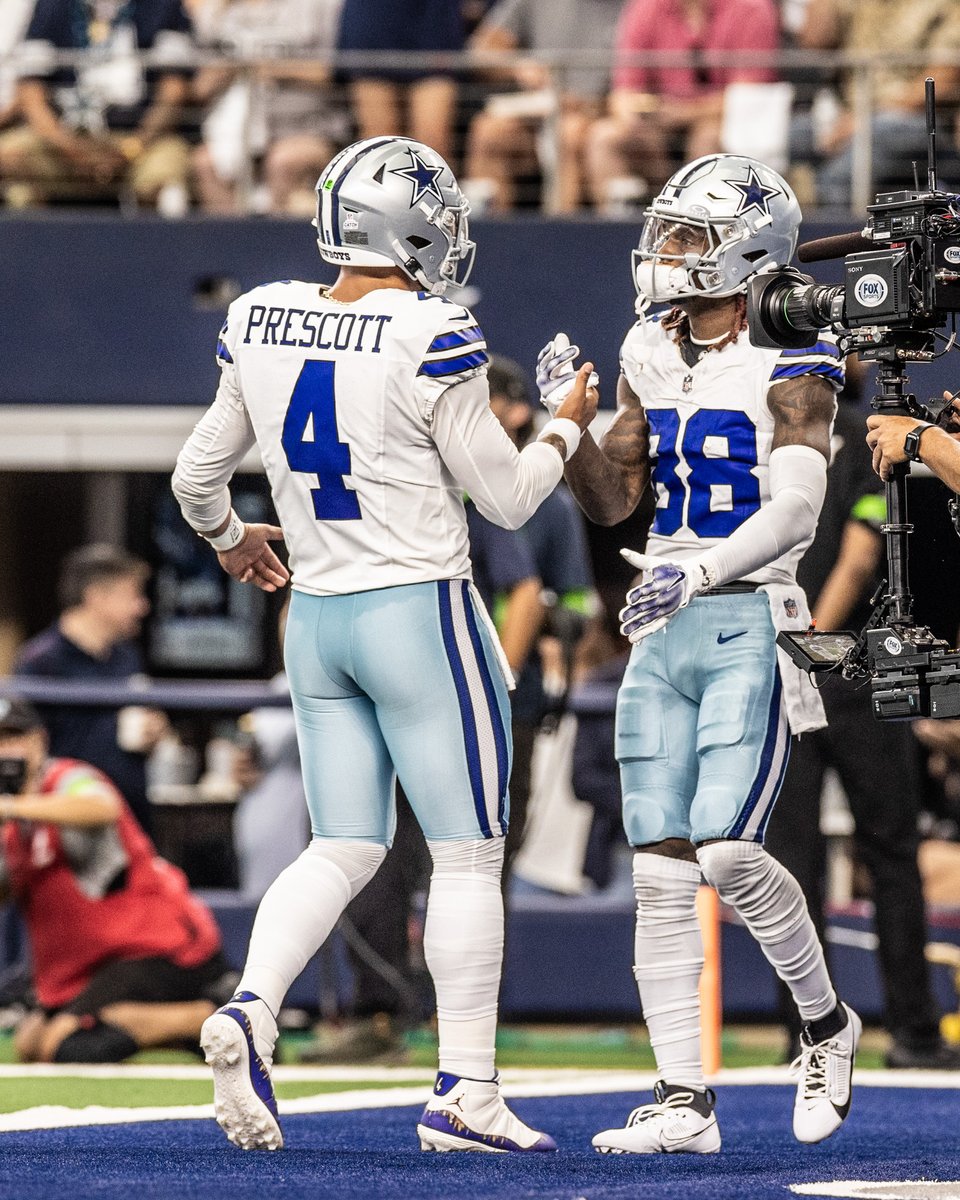 dallascowboys's tweet photo. Things you love to see 🤝 https://t.co/GbZhhzTrar