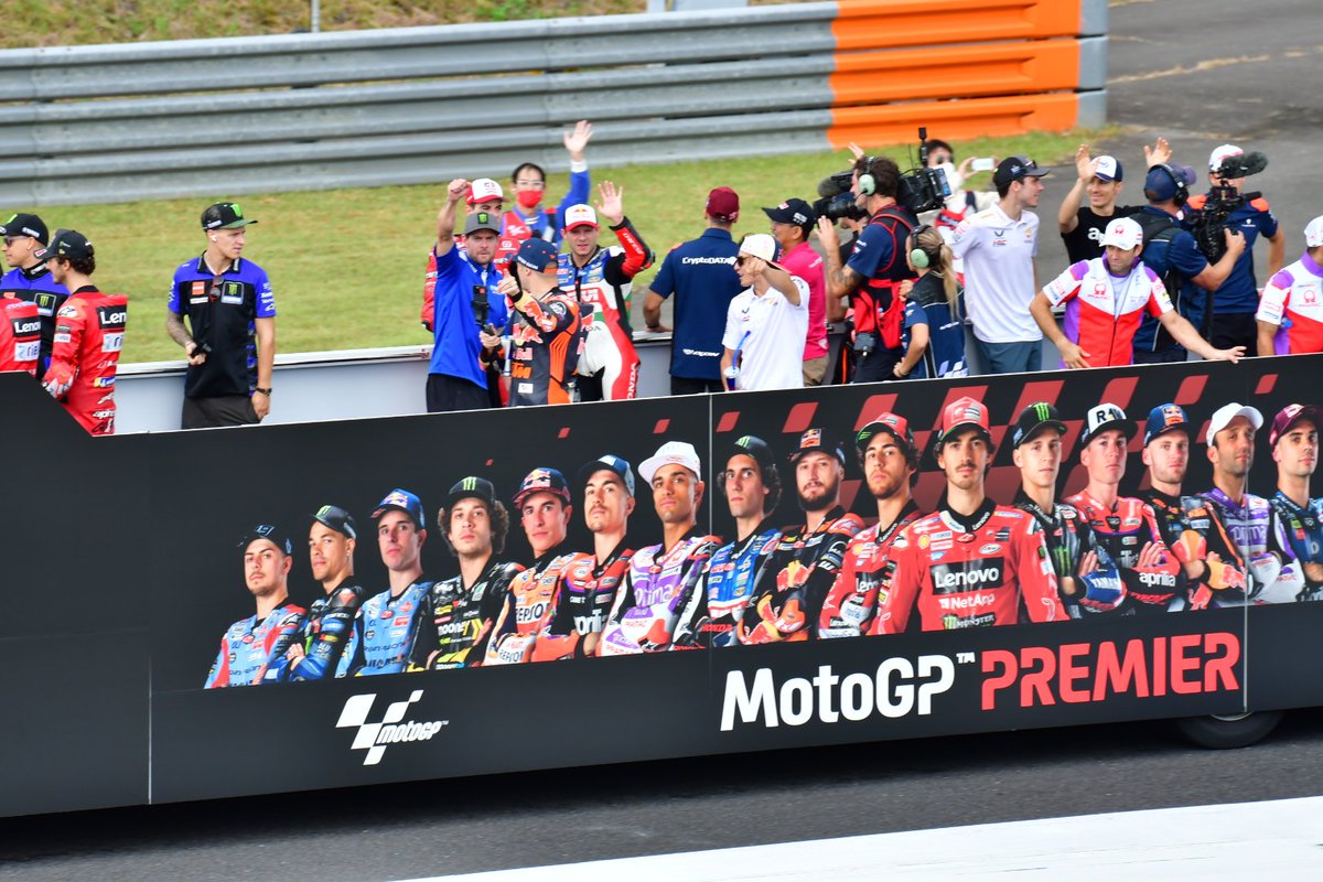 CC35_YZR_M1's tweet photo. #MotoGP2023
 #MotoGP日本GP
#MotoGP_jp 

今日から通常生活に戻ってしまった。。。

今年も楽しかった3日間だったなぁ🤔

MotoGPクラス決勝は2回目赤旗中断でレース中止。。。煮え切らないが仕方ない😮‍💨

 終わってしまいロスってます 。

でもカル・クラッチローに会えて楽しかった🥰
 #CC35 https://t.co/ZatOqT1WCz