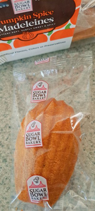 Been eating these all day .I'll be dreaming about Halloween pumpkin spice 🎃 😆  ♡ from Costco , yesterday<a href="/tag/food"class="tags"><span>#food</span></a>