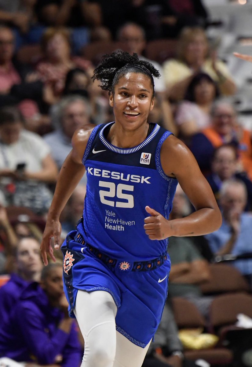 womensbasketb12's tweet photo. can we have a moment to appreciate the season that AT had ❤️ https://t.co/nLLA8gK6IF
