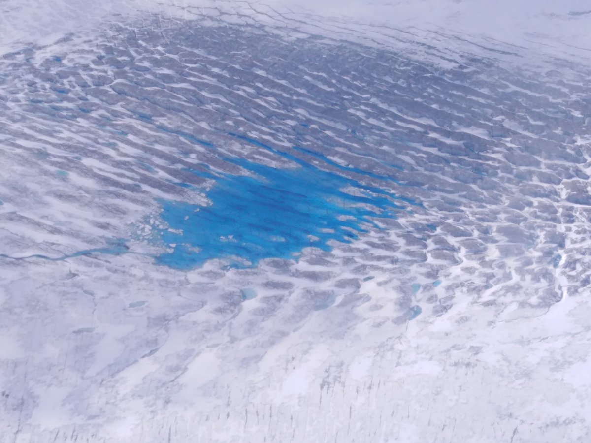 Es wurde die Frage aufgeworfen, ob #Gletscher, wenn sie in Zukunft eisfrei wären, noch schützenswert wären.

Sie wären immer noch hochsensible #Ökosysteme - mit oder ohne Eis.   

Nur eben anders.   

Gletscherschutz sollte eher dringlicher als aufgeweicht sein.
<a href="/uniinnsbruck/">@uniinnsbruck@social.uibk.ac.at</a>