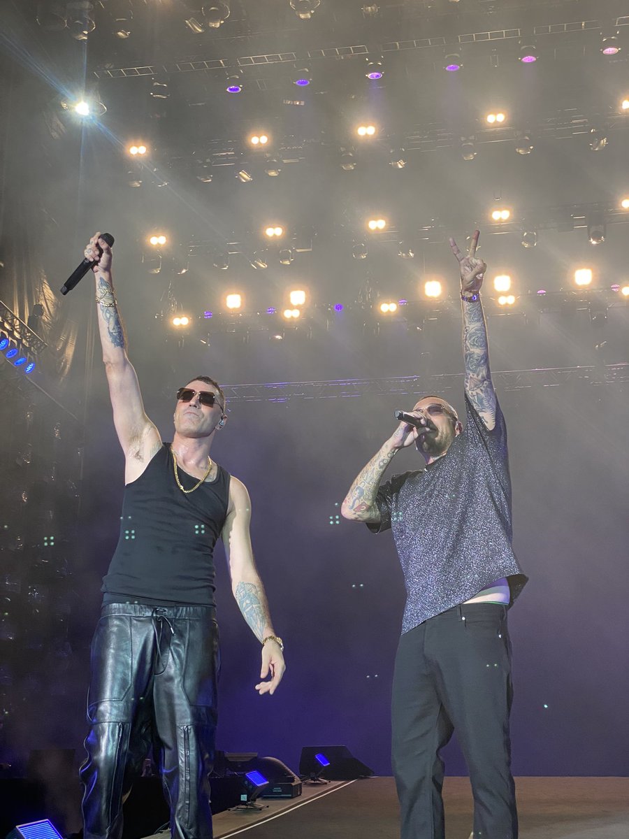 NicolaFascina's tweet photo. IL RAP ITALIANO SUL PALCO @marracash @THEREALGUE #marrageddon https://t.co/ZD9xPnBN6C