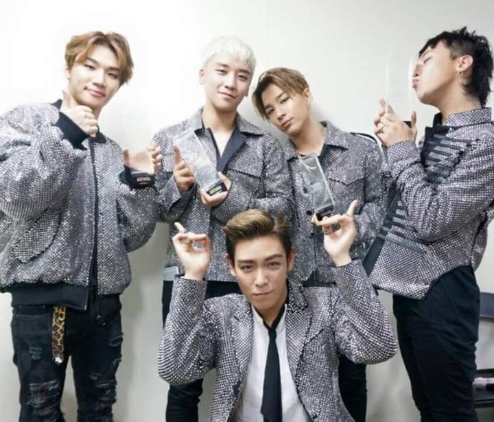 uberme8's tweet photo. 2015/11/09 BIGBANG of 2015 MelOn Music Awards
ๆๅ็BIGBANG 4ๅ ็
#BIGBANG #MADESERIES #MADEWORLDTOUR #๋ฐ๋ฑ
https://t.co/JZFiNsqp8J