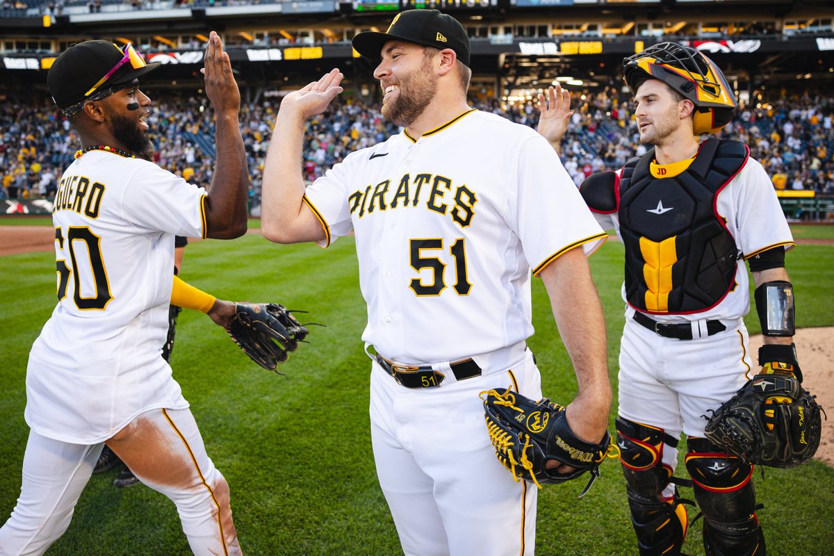 Pirates's tweet photo. Raise the Jolly Roger, baby. 🏴‍☠️ https://t.co/XH0SzQwAYZ