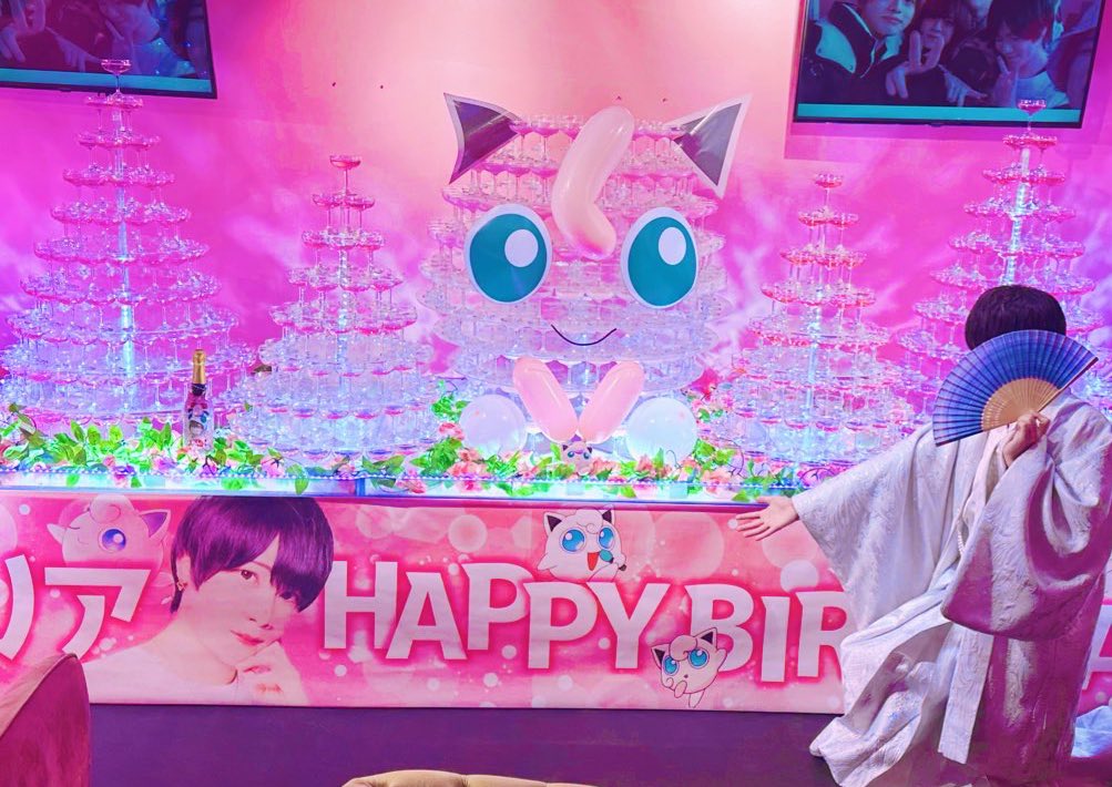 kk_ria_'s tweet photo. 生誕月終わりました!!🎂⭐️

僕の為に欲しい物を我慢してくれたり、貴重な時間を割いて悪天候だろうと仕事終わりでクタクタになりながらでも会いに来てくれた方々のおかげで念願の月間組数100本over達成出来ました‼️
夜職始めてからずっと夢だったプリンちゃんのタワーも叶えてくれたり、ヘルプで仲良くさせてもらってる姫様やキャストからも沢山お祝いしてもらえたりと鬼出勤の疲れすらも感じないくらい濃厚で幸せな1ヶ月間でした!!☺️

この1ヶ月間の為に走り続けてくれた姫様達も沢山サポートしてくれたキャストのみんなも本当にありがとうございました!!(；；)