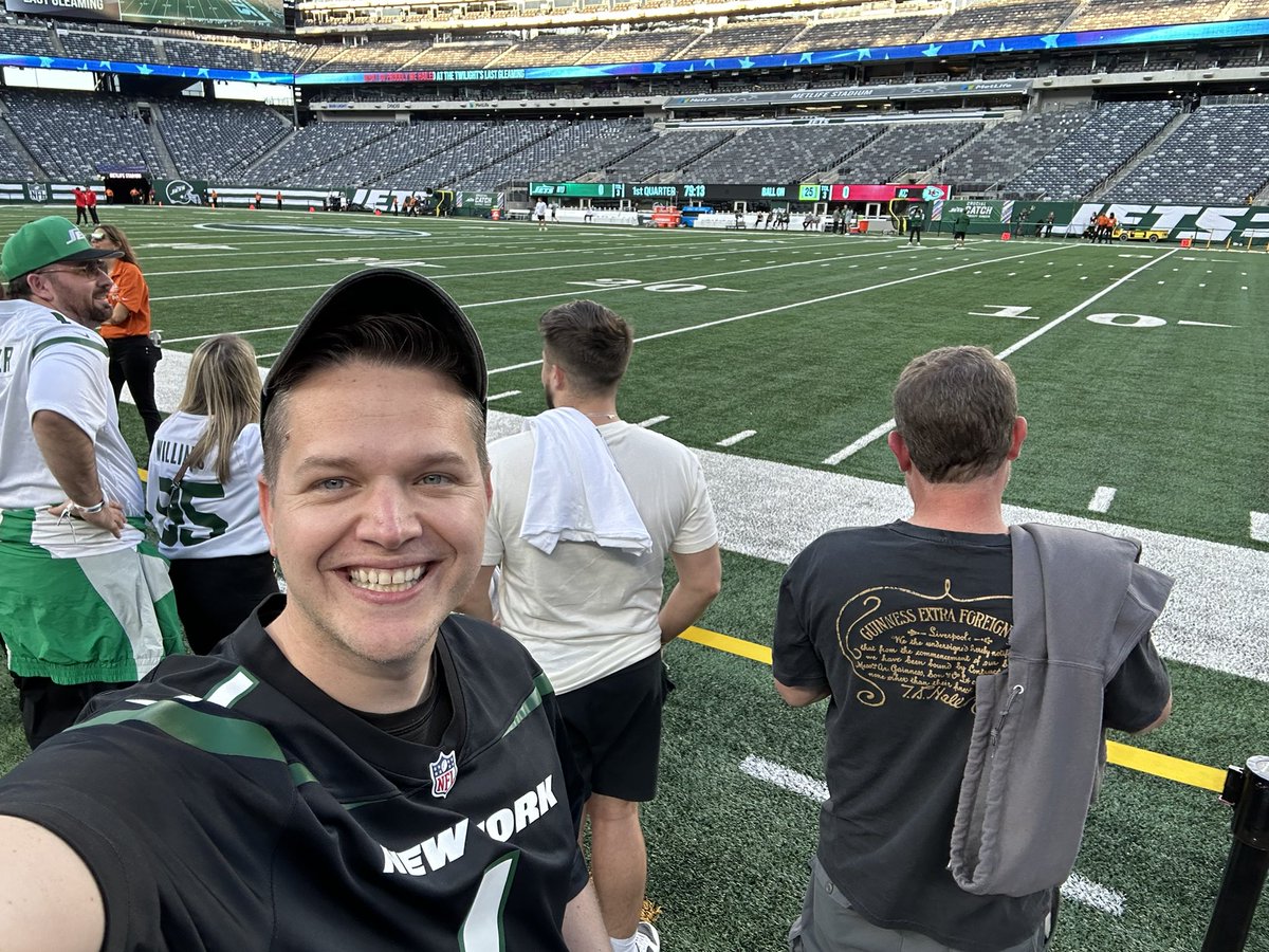MLGPuckett's tweet image. Got here a little early for Jets vs Chiefs