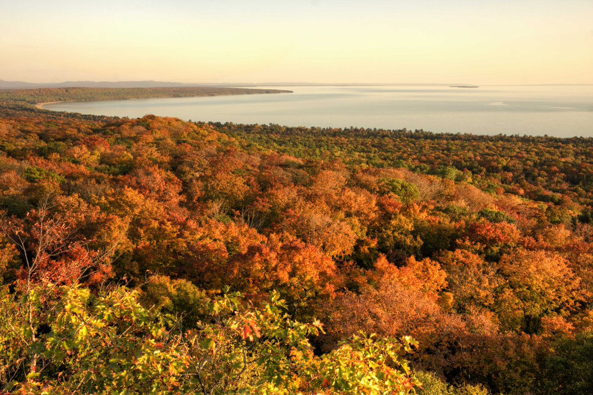 Amazing fall colours is just one of the reasons to visit <a href="/PancakeBayPP/">Pancake Bay P.P.</a> !

Lake Superior, Sault Ste Marie, Edmund Fitzgerald Lookout, amazing beach... just a few more reasons 😉 

bit.ly/3JRvrcA  #FallColours #LakeSuperior