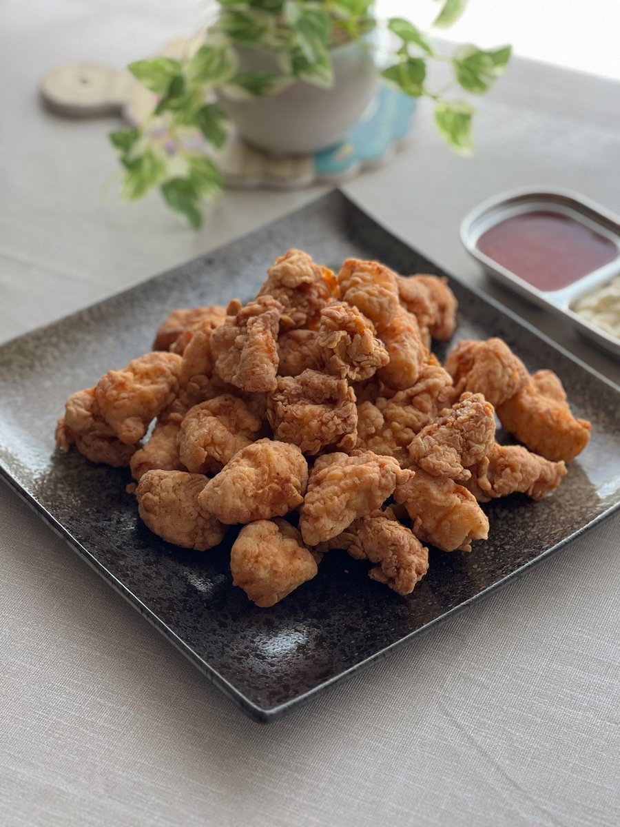 MariumsFood's tweet photo. Crispy chicken popcorn is a mouthwatering snack made with bite-sized pieces of breaded and deep-fried chicken.🍗🍿
🌸Follow @mariumsfoodchannel for more recipes!
🌟Recipe link ▶️ https://t.co/Wwo5IwBDPP

#chickenpopcorn #cooking #chicken #recipe #food #crispy #KFC #pakistanifoood https://t.co/VpIdSjv8TI