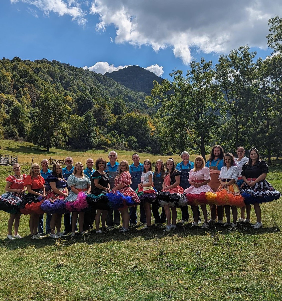 Jcreekcloggers's tweet photo. Wouldn’t trade our family for the world! 
❤️ 
#jcreekcloggers 
#family 
#cloggingteam 
#zebross 
#blueshirtguy 
#wnc 
#OneBigFamily https://t.co/lciWzdLaSa