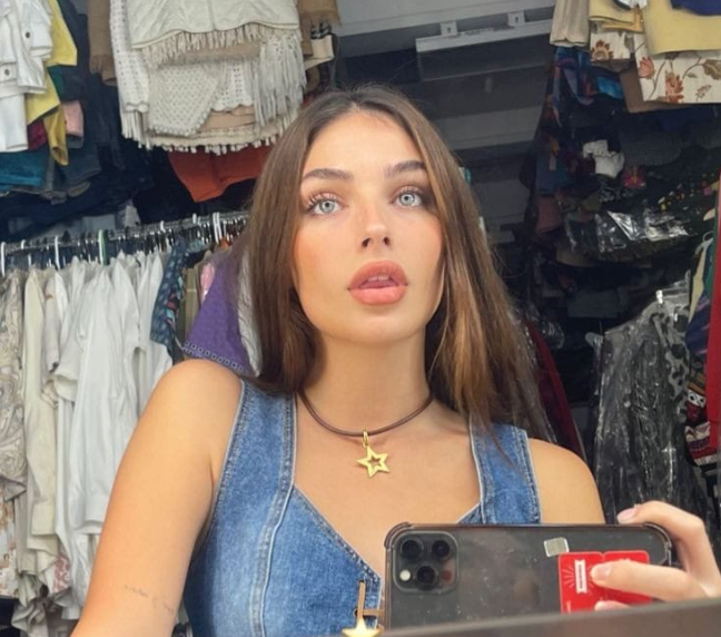 HGWRTSUNI's tweet photo. — Nome: Alice Fortescue 
— Idade: 21 
— Pronomes: ela/dela 
— Curso: Magia Forense 
— Fraternidade: Grifinória 
— Shape: candegallo
— @fvlkllore https://t.co/eJyxMr8xO0
