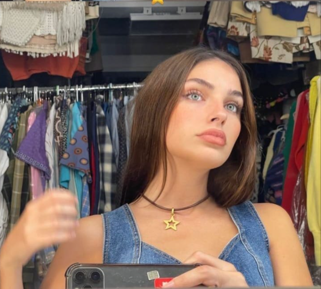HGWRTSUNI's tweet photo. — Nome: Alice Fortescue 
— Idade: 21 
— Pronomes: ela/dela 
— Curso: Magia Forense 
— Fraternidade: Grifinória 
— Shape: candegallo
— @fvlkllore https://t.co/eJyxMr8xO0