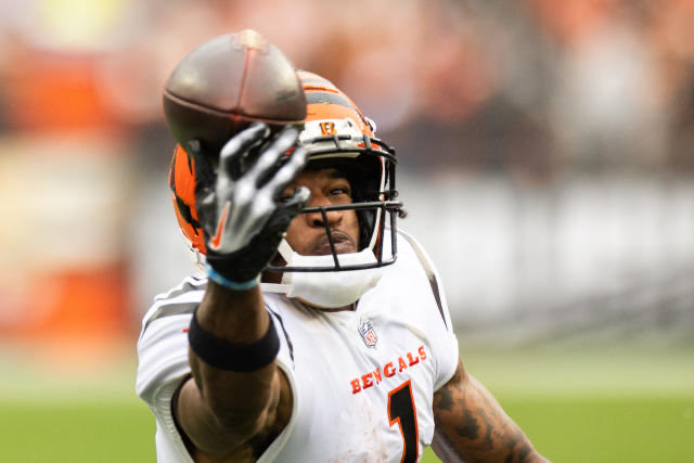 NFLWhisperWatch's tweet photo. REPORT: People within the #Bengals organization are beginning to become “frustrated” with the offensive play, particularly star WR Ja’Marr Chase.

A quote from within: “Everyone knows how much Joe [Burrow] is making. It’s easy to point fingers.”

The Bengals have STRUGGLED to start this year.