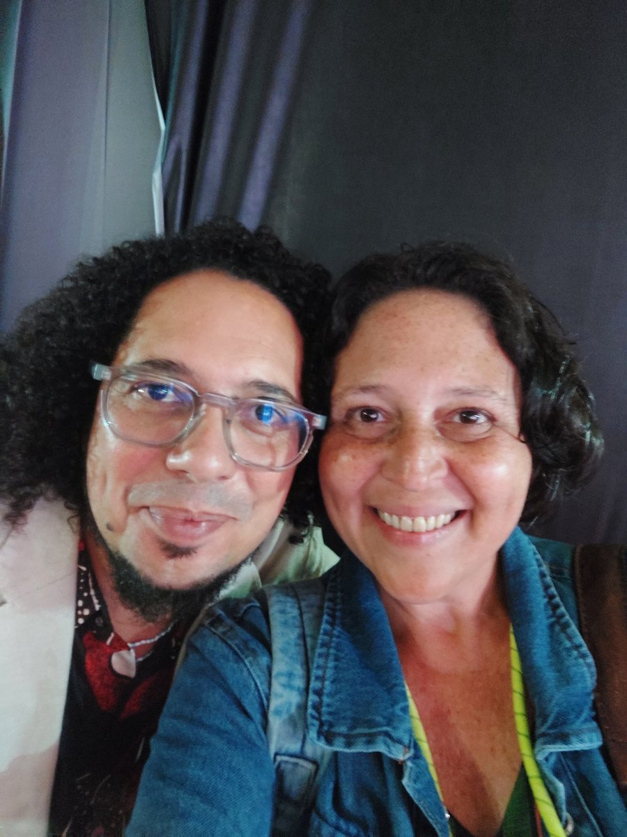 RenataSCosta's tweet photo. Último dia de FLIM 2023, muita emoção nesta curadoria que construí com tanto amor, fechando com chave de outro com @ondjaki https://t.co/SsRbWEIvl2