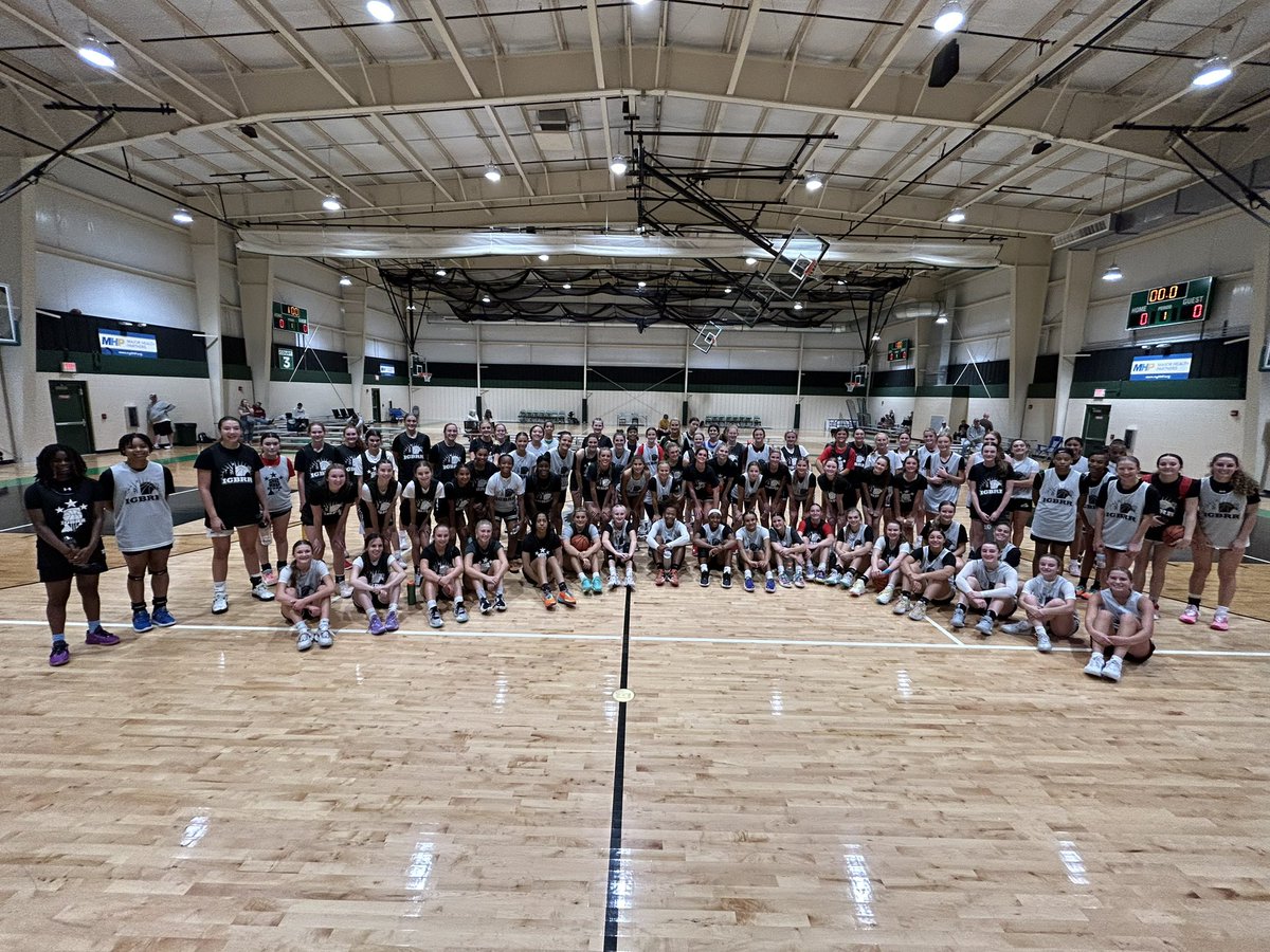 coachbeckett's tweet photo. 2023 Indiana Preseason Prospect Camp
Four rounds of 5v5 runs. Productive day for this group. Enjoyed watching them compete.
#PPC23 https://t.co/OEve9vWdxd