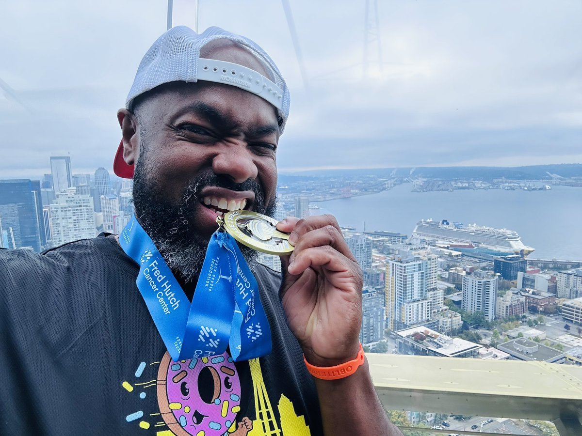 JahNestaWailer's tweet photo. 832 steps, 98 flights of stairs, 520 feet in the air….my lungs are still burning 🔥 🔥🔥

#Base2Space https://t.co/9HlbhIazth