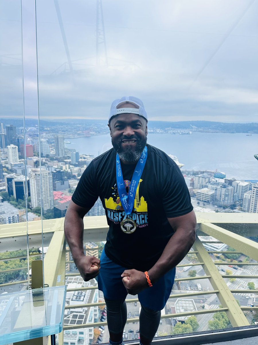 JahNestaWailer's tweet photo. 832 steps, 98 flights of stairs, 520 feet in the air….my lungs are still burning 🔥 🔥🔥

#Base2Space https://t.co/9HlbhIazth