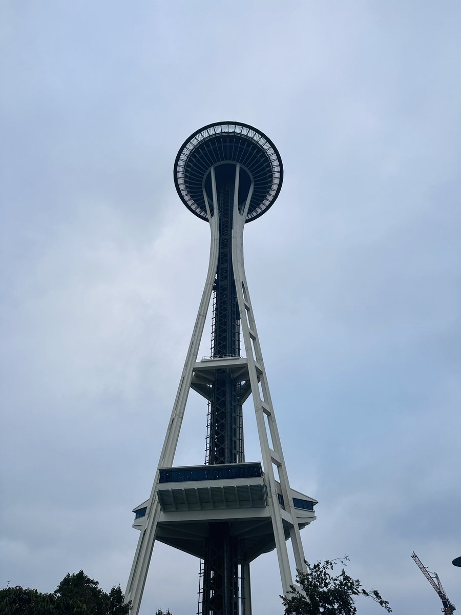 JahNestaWailer's tweet photo. 832 steps, 98 flights of stairs, 520 feet in the air….my lungs are still burning 🔥 🔥🔥

#Base2Space https://t.co/9HlbhIazth