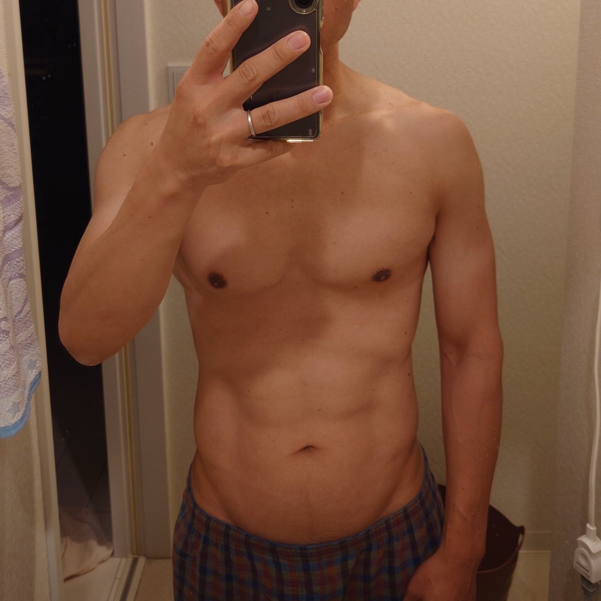 peare_peasta's tweet photo. おはようございます🌅
📝65kg 19% 77.5cm
⏩あと2kg
🏋️→ #CALISLIFE さん腹筋
https://t.co/PAwr0z6a5c
エグい腹痛😱で
お腹が初期化された感じです😅
これを期にクリーンな食事を目指します🙋
今日もよろしくお願いします🫸🫷
#体重報告
#ダイエット垢さん
#筋トレ好きな人 とつながりたい https://t.co/nRevdNteX0