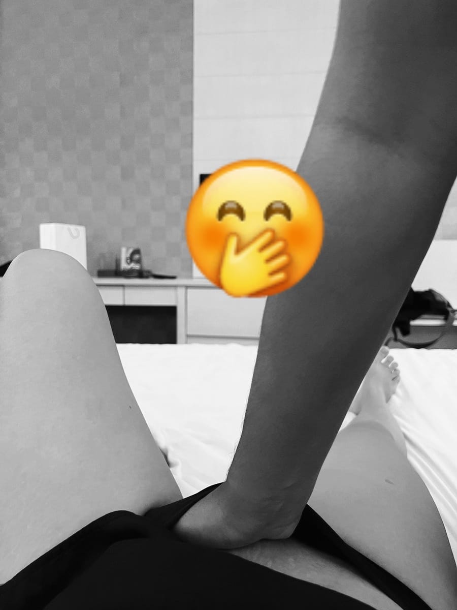 Angel071402's tweet photo. Pagi pagi ada tangan jail masuk aja nih. 🤭😁💦 https://t.co/1AOg2v9loX