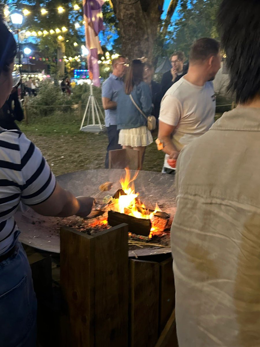 When I was confused this afternoon, I looked at the animals in the park and my confusion disappeared automatically. Check out these cute animals to distract my friends when they're feeling down.