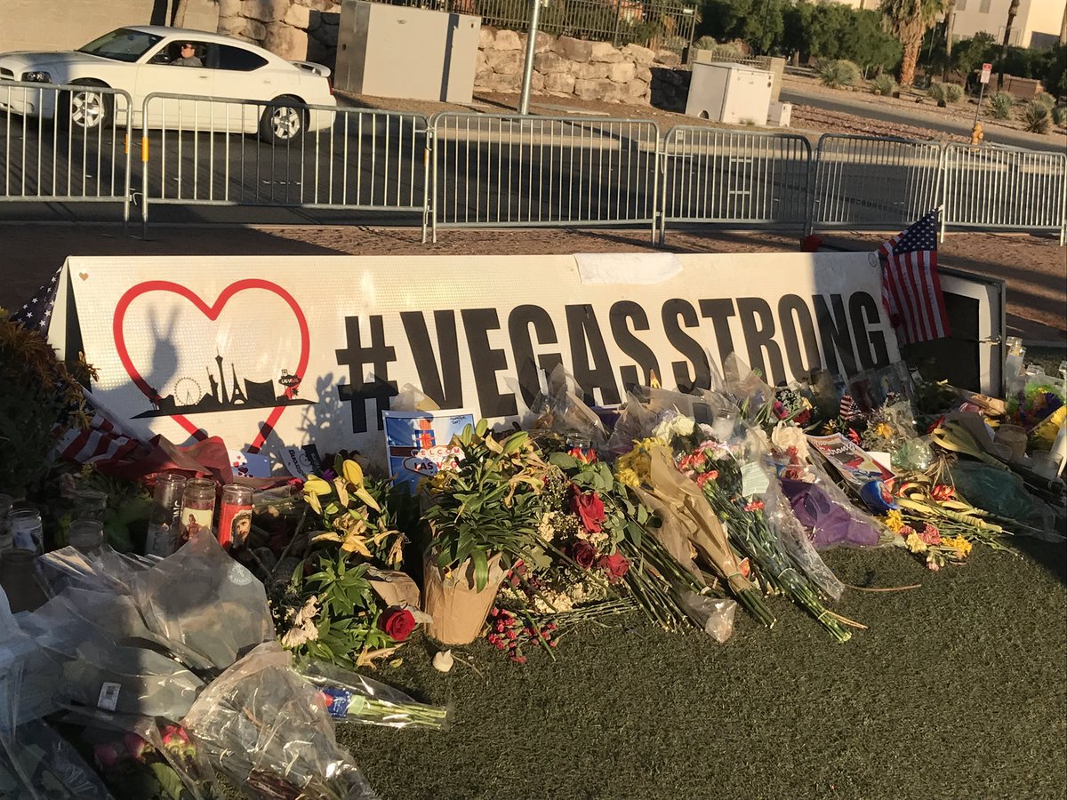 FullMetalRock's tweet photo. #OneOctober #VegasStrong #NeverForget https://t.co/1nhcfUrvly