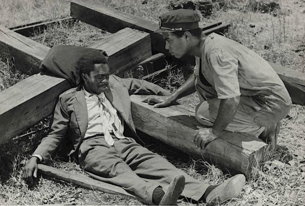 momovies_'s tweet photo. 1. Rio, Zona Norte (1957)
dir. Nelson Pereira dos Santos

Após um acidente, o talentoso sambista Espírito da Luz, vivido por Grande Otelo, relembra passagens da sua vida e as tentativas de vender sua música. https://t.co/Owu5JYyODL