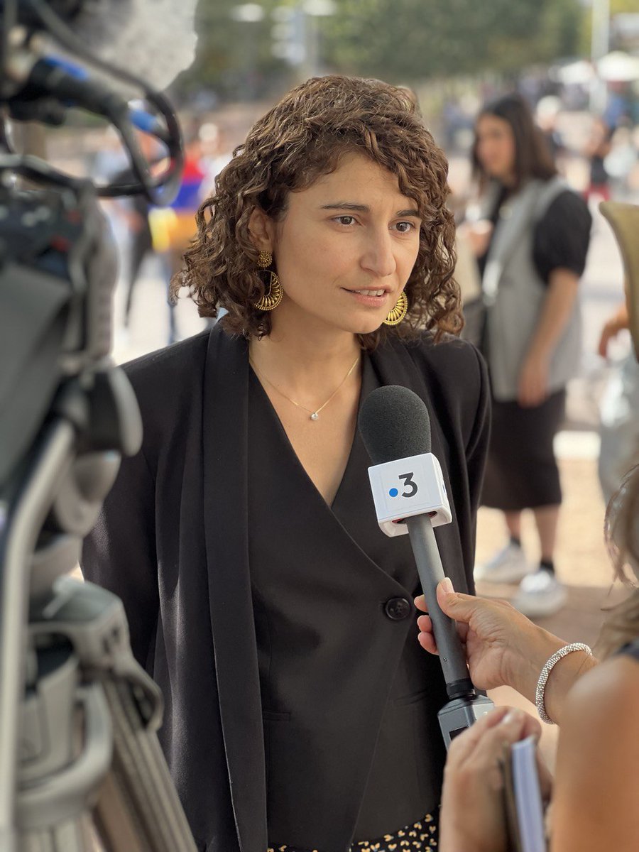 sarah_tanzilli's tweet photo. À Lyon, lors de la manifestation de soutien aux Arméniens de l'Artsakh, j'ai appelé à :
📌 Donner à l'Arménie les moyens militaires de se défendre
📌Sanctionner le clan Aliyev
📌 Dénoncer les contrats de gaz conclus par la Commission européenne avec Bakou https://t.co/n6oABc22Nr