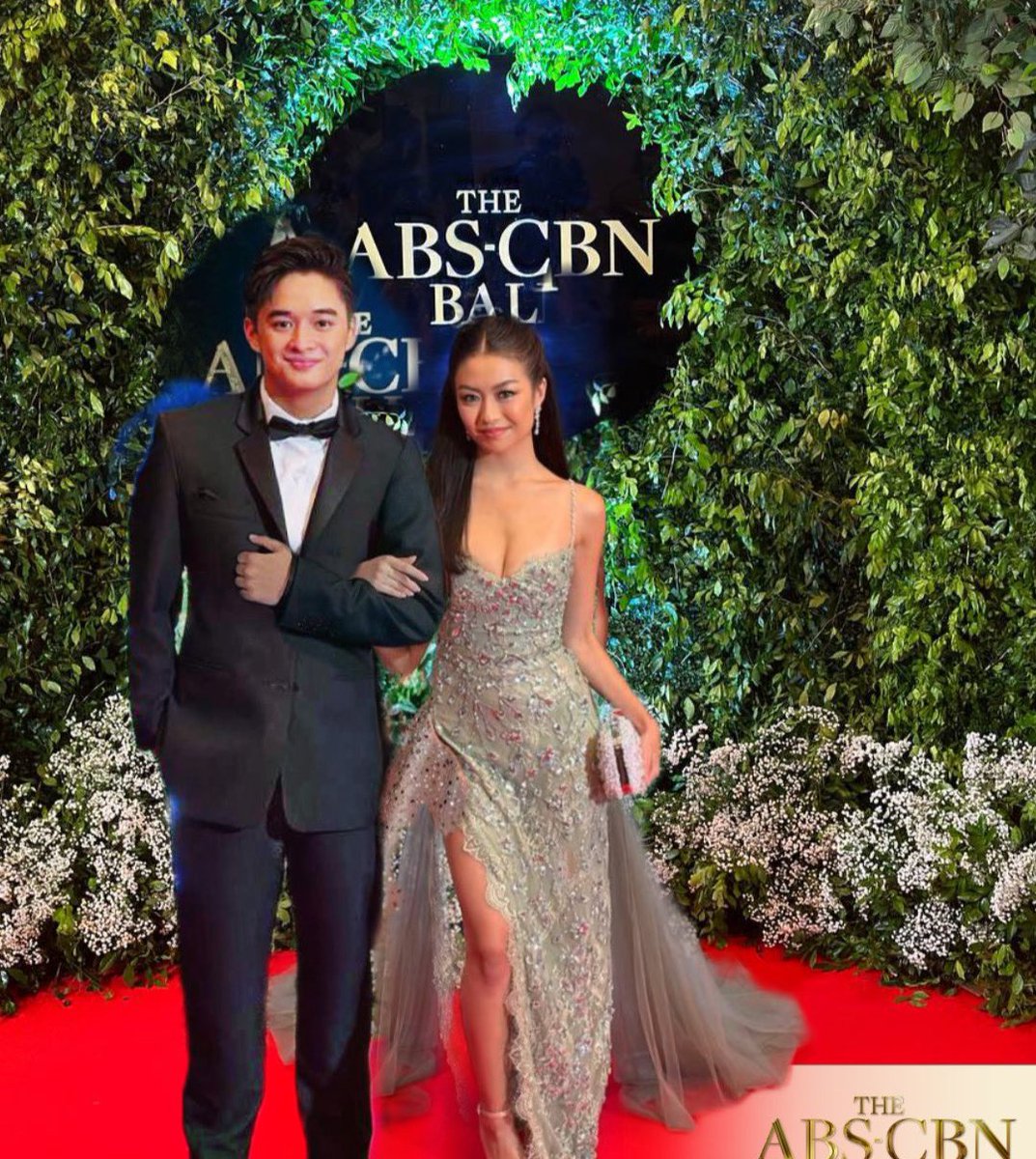 dzameyla's tweet photo. while waiting for their pic together. 💚

Anuena @lallainashley @lancejustincar beke nemen.

#AshLance https://t.co/SnYgNUDvB3