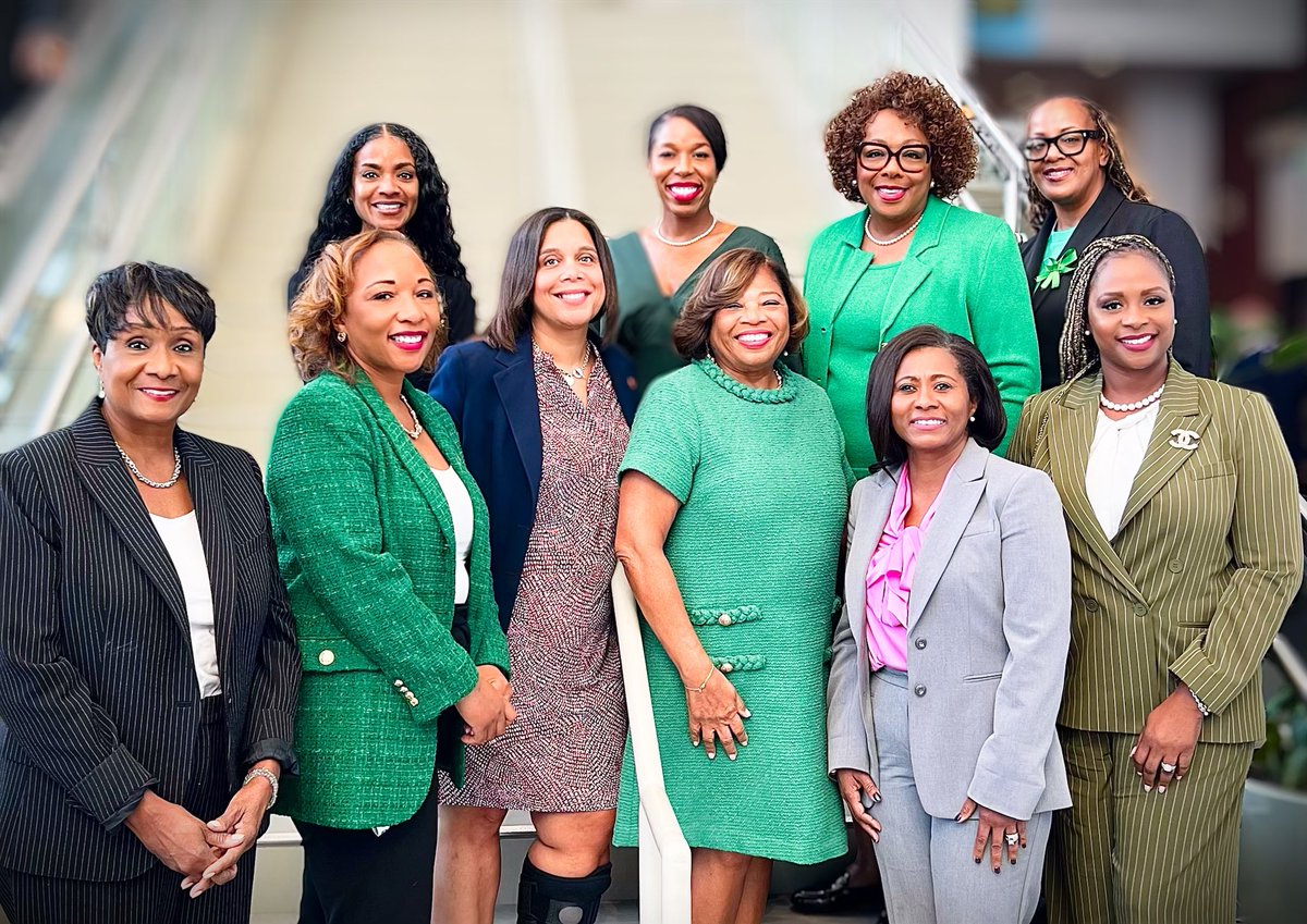 Lorna R. Lewis tweet media