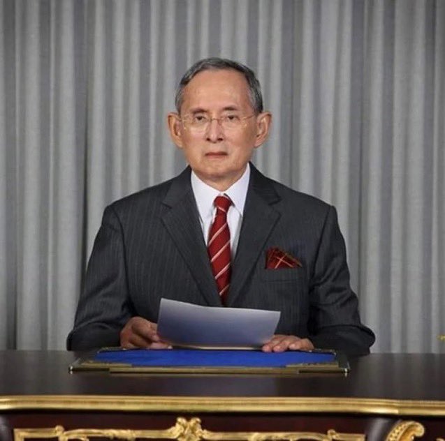 kananan1223's tweet photo. "...ผู้ใดมีภาระหน้าที่อันใดอยู่ ก็เร่งกระทำให้สำเร็จ ลุล่วงด้วยความรู้ความสามารถด้วยความจริงใจ พร้อมใจ และความเมตตา ปรารถนาดีต่อกัน ผลการปฏิบัติของแต่ละคน แต่ละฝ่าย จักได้ ประกอบ และส่งเสริมกัน เป็นความมั่นคงวัฒนาของ ประเทศ

ความตอนหนึ่ง ในพระราชดำรัส
#เรารักสถาบันพระมหากษัตริย์ https://t.co/Xhfp2osl6Y