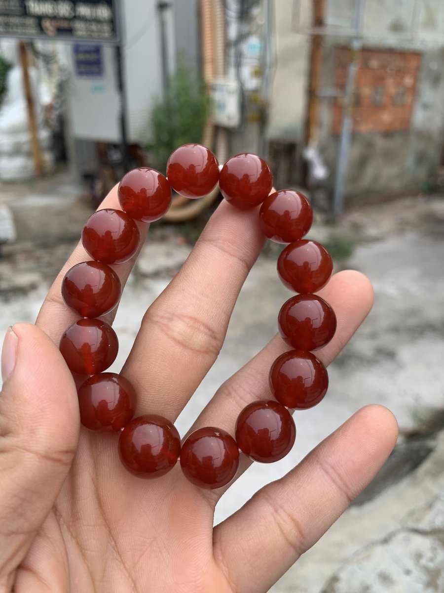 AnhVH1998's tweet photo. 🥰Event nhỏ đầu tháng !🥰
Anh em đoán giá BTC 21h tối nay giá bn !
Long Tứ sẽ tặng 1 món quà phong thuỷ ( 1 chiếc vòng mã não đỏ tự nhiên ) sẽ kèm hộp
Đk fl Long Tứ + tag 3 người bạn bất kì !
Món quả nhỏ tấm lòng to 
#event #CHEO #X #longtu #cheouytin #Binance https://t.co/uHPyg3XtQp