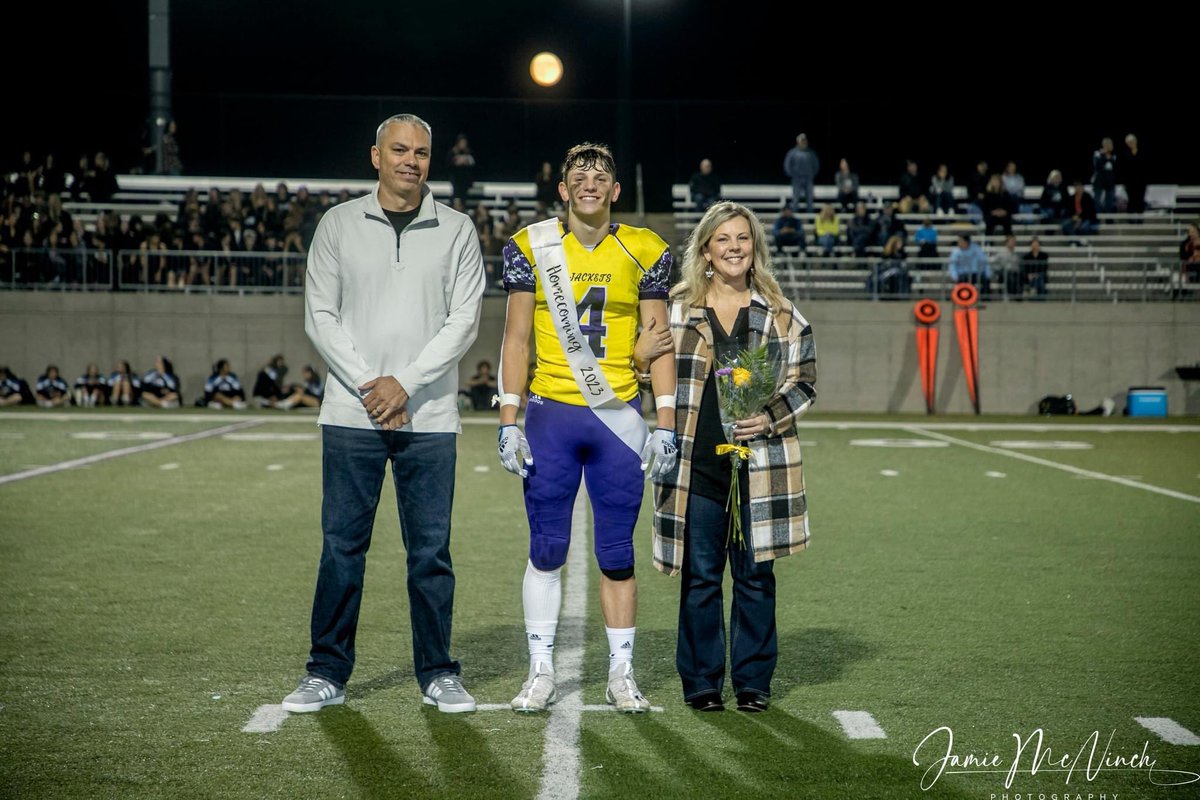 TracyZamarron's tweet image. Trev with a 99 yard kick return for a touchdown and Homecoming Senior class representative. 💜💛 #jacketpride