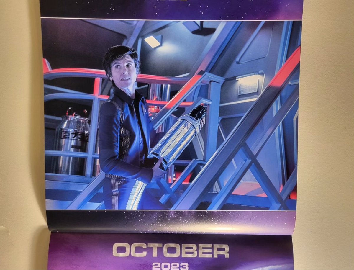 Kertrats's tweet photo. It's #October, my birthday month and the official start of spooky season! #HappyCalandarChangeDay! #StarTrek #StarTrekDiscovery #StarTrekLowerDecks #calendarchange #calendarchangeday https://t.co/vPFiKAYbAB