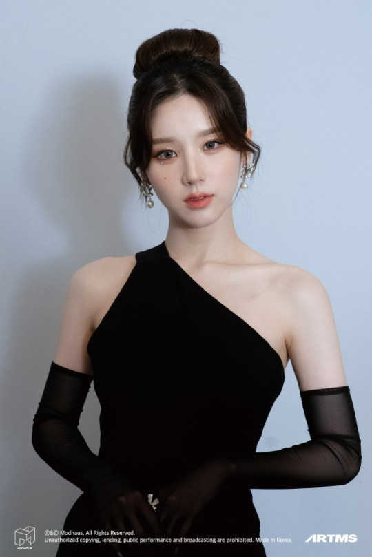 tang__kira's tweet photo. Sebenernya banyak agensi lain yang ngehubungin Heejin, termasuk agensi aktor.

Tapi Heejin tolak semuanya, soalnya dia pengen ada di agensi yg bisa bareng-bareng sama member Loona yang lain.

Pada waktu itu cuman modhaus yang ngasih kesempatan tersebut. https://t.co/Uf2V47vSuK