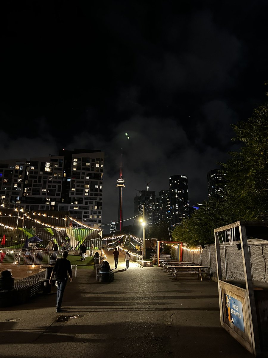 ¡Feliz navidad!!… ah, ¿todavía no? Ok ok faltan 85 días para Navidad. 
Que tengas una excelente semana mientras tanto.