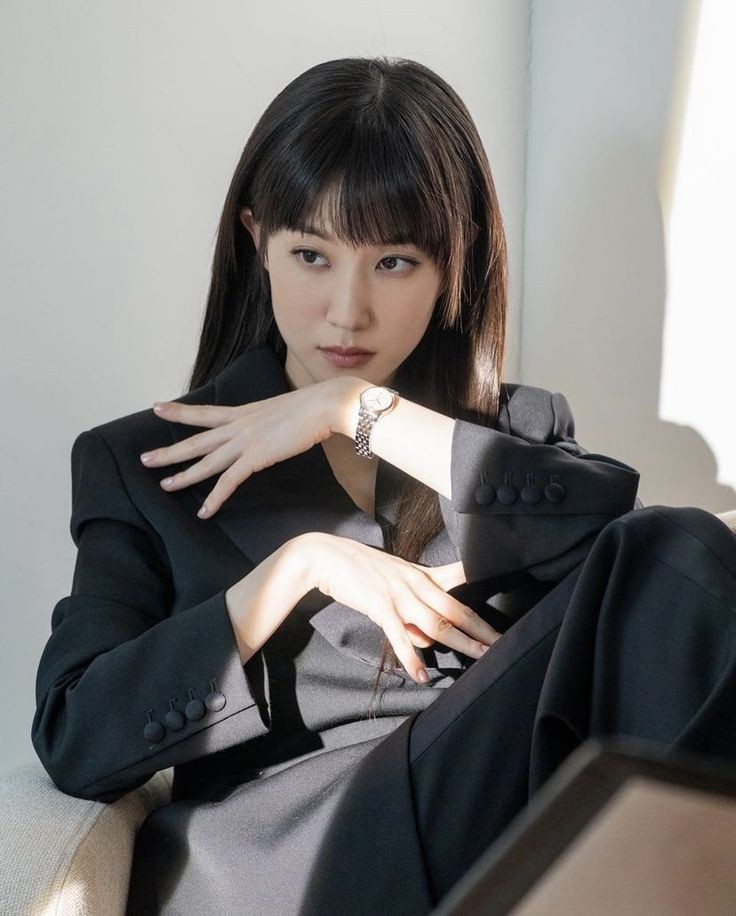 akatsusoo's tweet photo. Knetz on dc-inside discussing the possibility of a suitable female lead for #JungHaein upcoming next drama ;
• Park Eun-Bin
• Jeon Yeo-Been
• Suzy
• Shin Hye-Sun https://t.co/k4nwaFrCV2