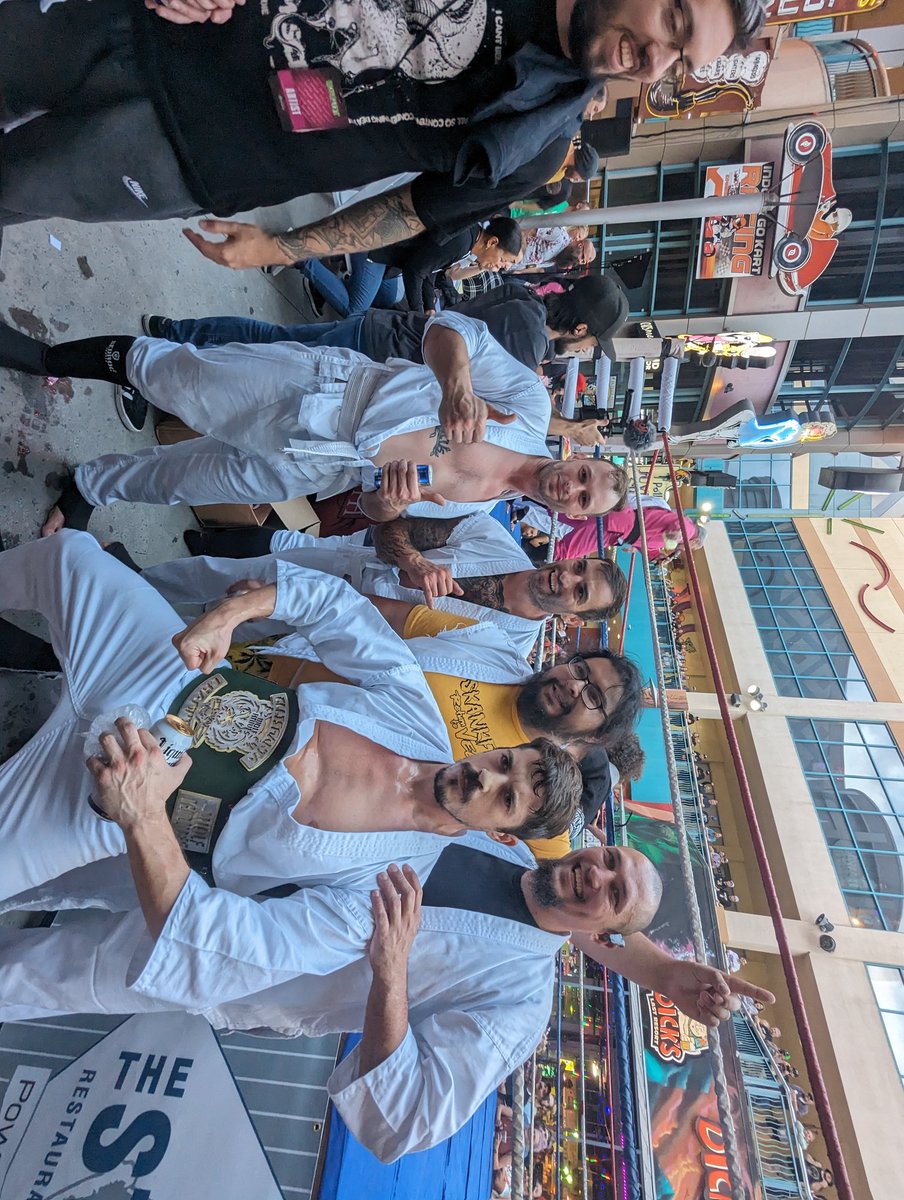 kramerthekraken's tweet photo. These guys were animals. So much fun at #ellismania https://t.co/iXFWA4VB1s
