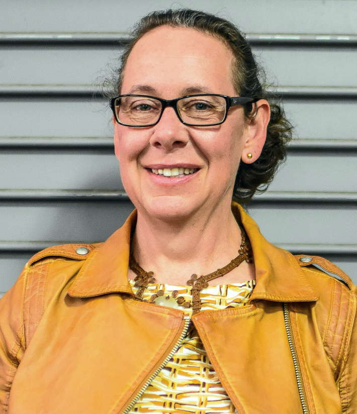 actors_n_extras's tweet image. Introducing Heather T: Expert Precision Driver and On-Set Pro! 🚗🎬

Website: actorsandextras.com 🌐✨

#actorsandextras #precisiondriver #onsetprofessional #SanFranciscoBayArea #onsetexperience #drivingexpertise #filmindustrypro #creativecollaboration #moviemagic