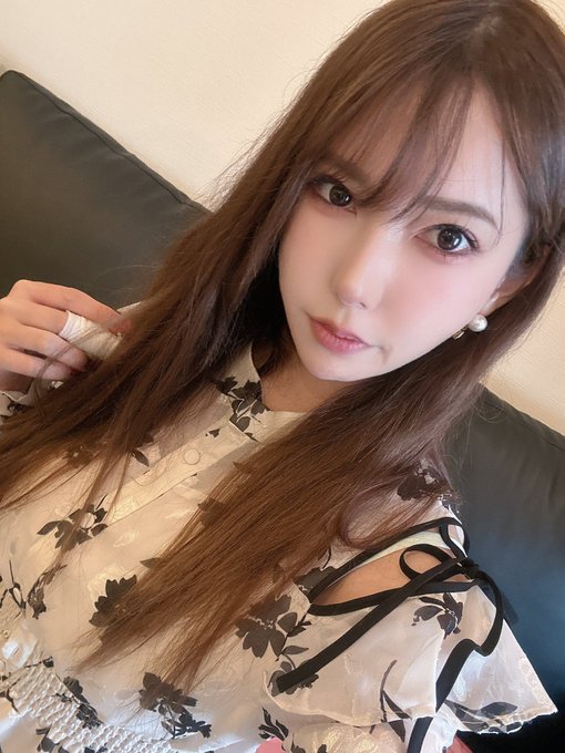 おはよ！！🥺  今日は海外の経営者の方々が集まる講演会に少し参加させてもらって、皆の前でお話しするお仕事しました🙇  身体は上半身の打撲したとこちょっと痛いくらいで心はめっちゃ元気です！❤️&zwj;🔥 https://t