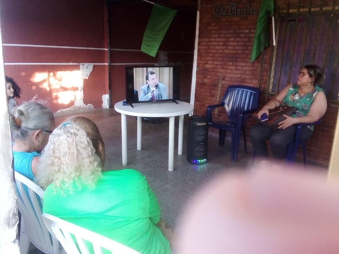 CopeiodcaGarcia's tweet photo. Conversatorio con vecinos de Villa Rosa, Municipio García. 
Con @robertoenriq  vamos a lograr una Venezuela de oportunidades para todos!
Vamos a participar en la Primaria este próximo de Octubre!
¡Vamos todos con Roberto Enríquez!🇻🇪

#Primaria2023 #RobertoEnríquez #PlanHanke https://t.co/83Lsp6jhe0