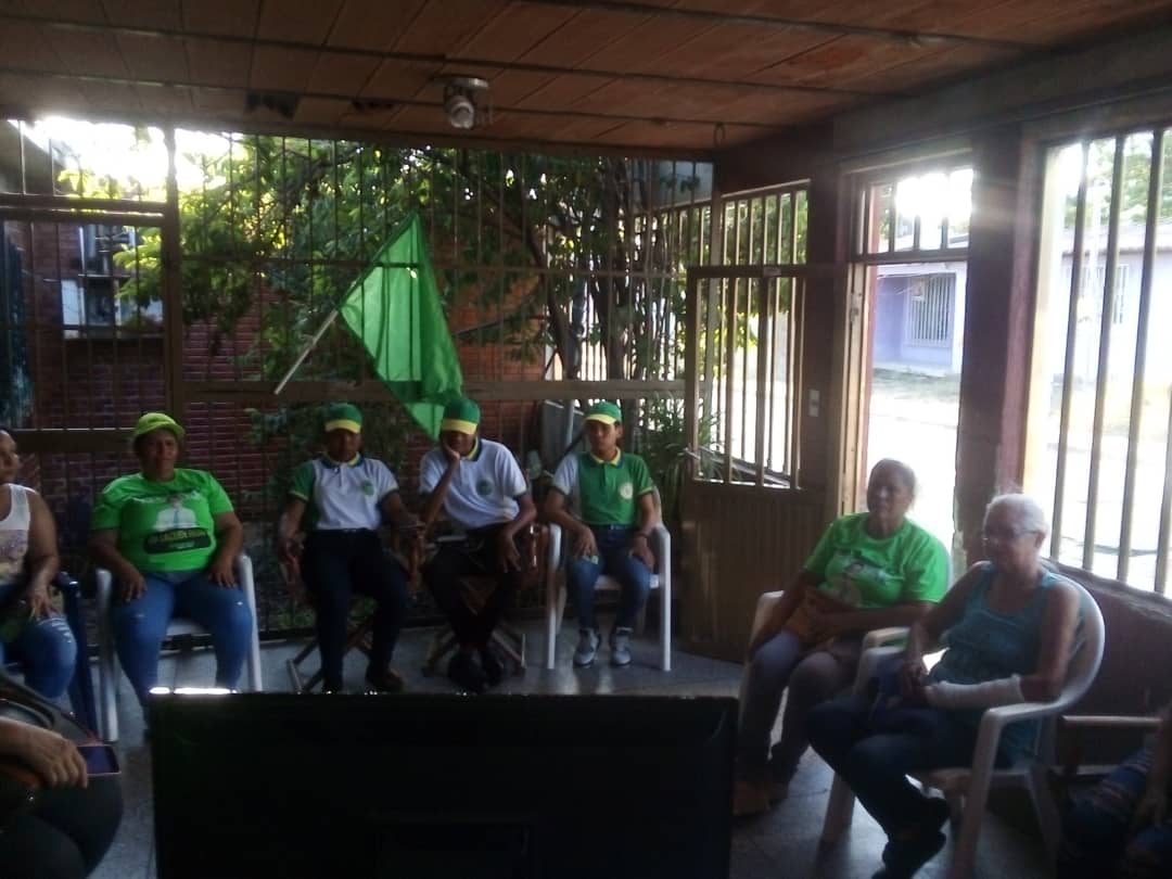 CopeiodcaGarcia's tweet photo. Conversatorio con vecinos de Villa Rosa, Municipio García. 
Con @robertoenriq  vamos a lograr una Venezuela de oportunidades para todos!
Vamos a participar en la Primaria este próximo de Octubre!
¡Vamos todos con Roberto Enríquez!🇻🇪

#Primaria2023 #RobertoEnríquez #PlanHanke https://t.co/83Lsp6jhe0