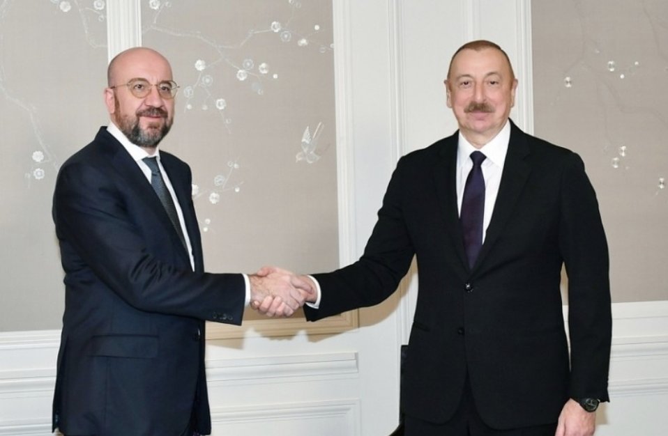 VioletEs5's tweet photo. @CharlesMichel #EUMED9 #BakuPogroms #SumgaitPogroms #PatrioticWar #ShushiMassacre 
#CaviarDiplomacy #ShakeHandsWithTerrorists https://t.co/tW0SA2FNPu