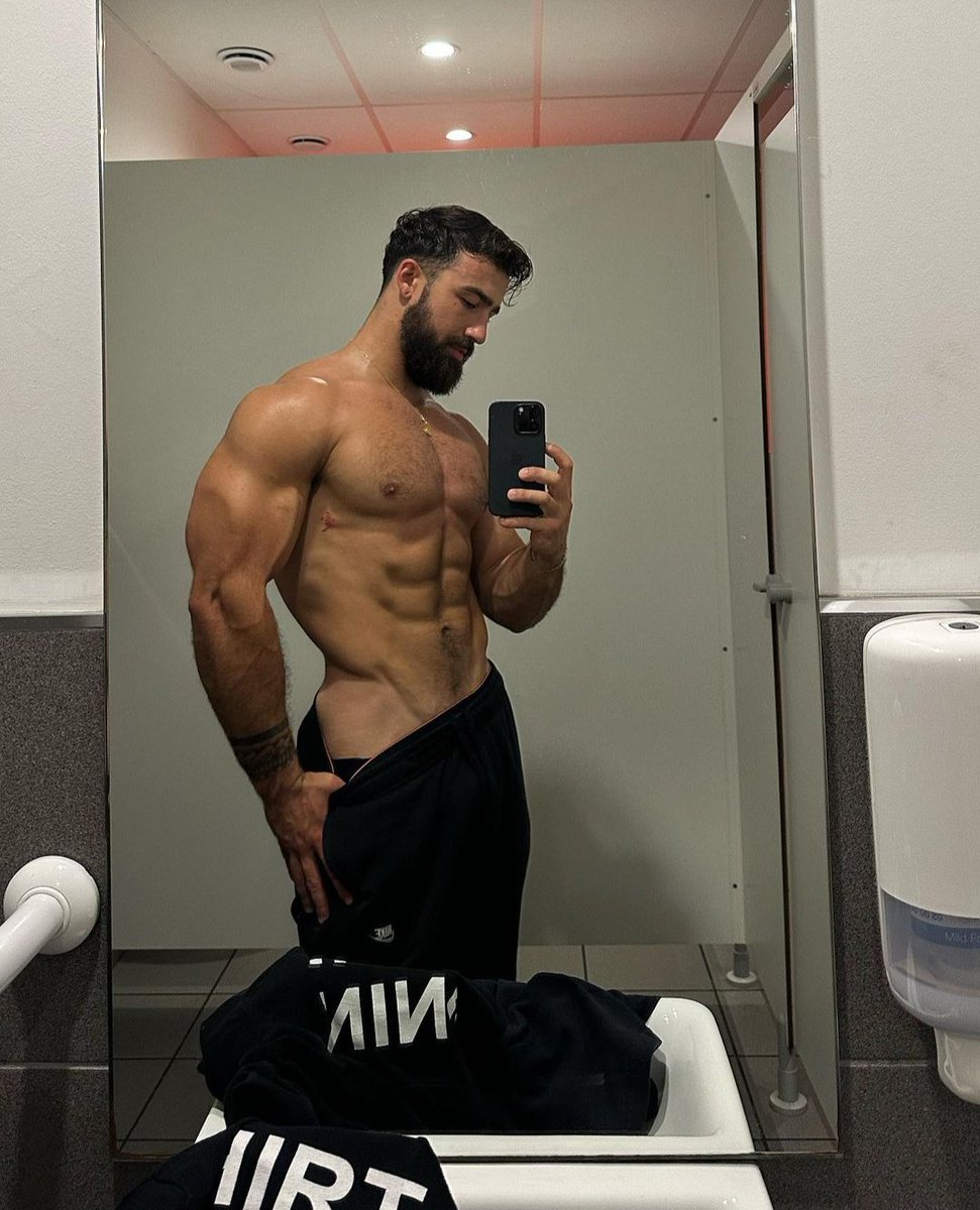 onlypapiss's tweet photo. #gym #muscle #bathroom https://t.co/RJIgMSMjSn
