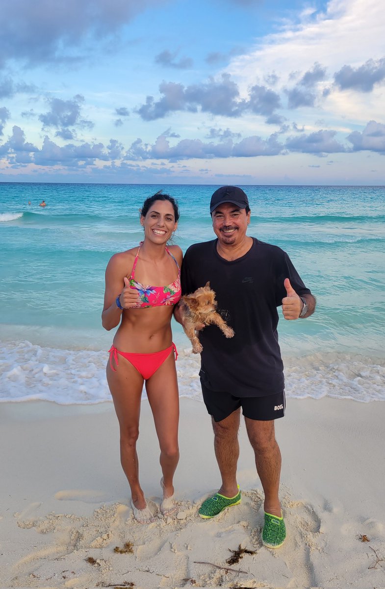 Unas horas libres para venir a la playita después del entrenamiento y que me encuentro con el ídolo <a href="/hugosanchez_9/">Hugo Sánchez</a> ✨️ #luckyday