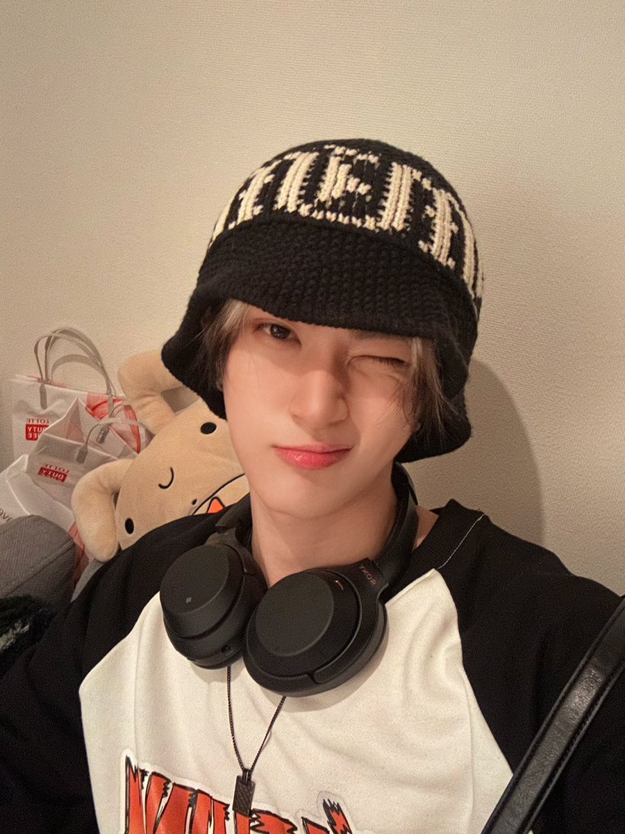 leo_archives's tweet photo. 🎧🖤🤍

#xodiac #소디엑 #LEO #리오  #ONECOOLJACSO https://t.co/zCaFH81ee5