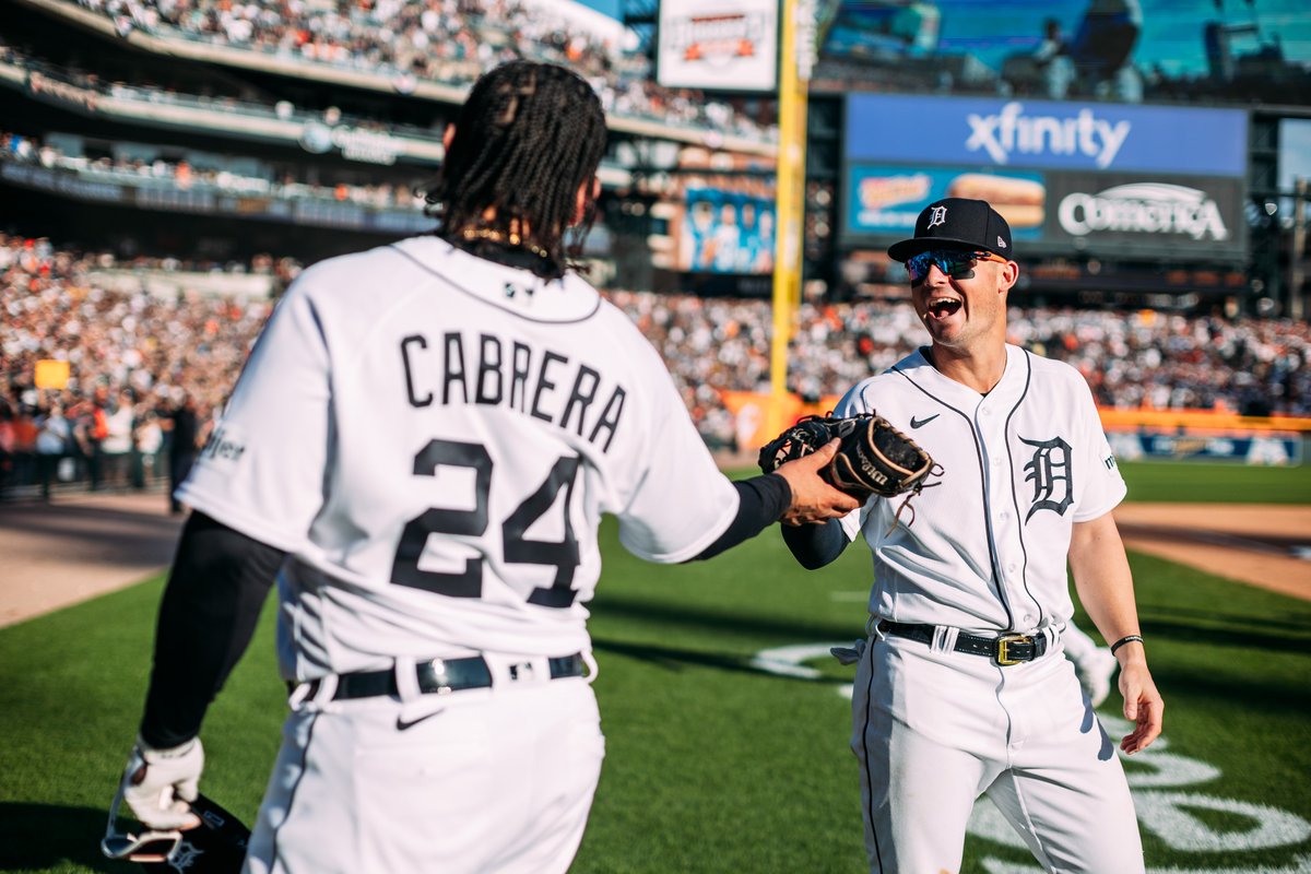 Passing the torch., image size:1200x800