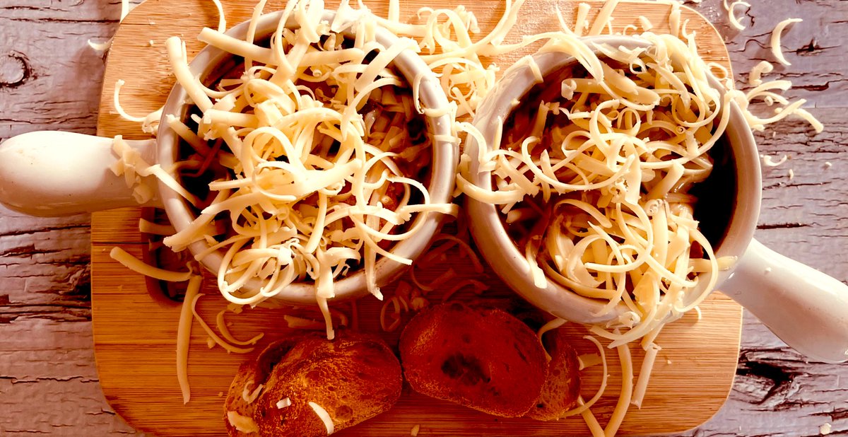 Kitchen_Fiddler's tweet photo. French onion soup.
.
.
.
.
.
.
.
.
.
#onionsoup #fallfood #fall #soup  #Foodie  #cheese #food #appetizer @twobigboysblog @two_twisted https://t.co/JQa57BE1Ow