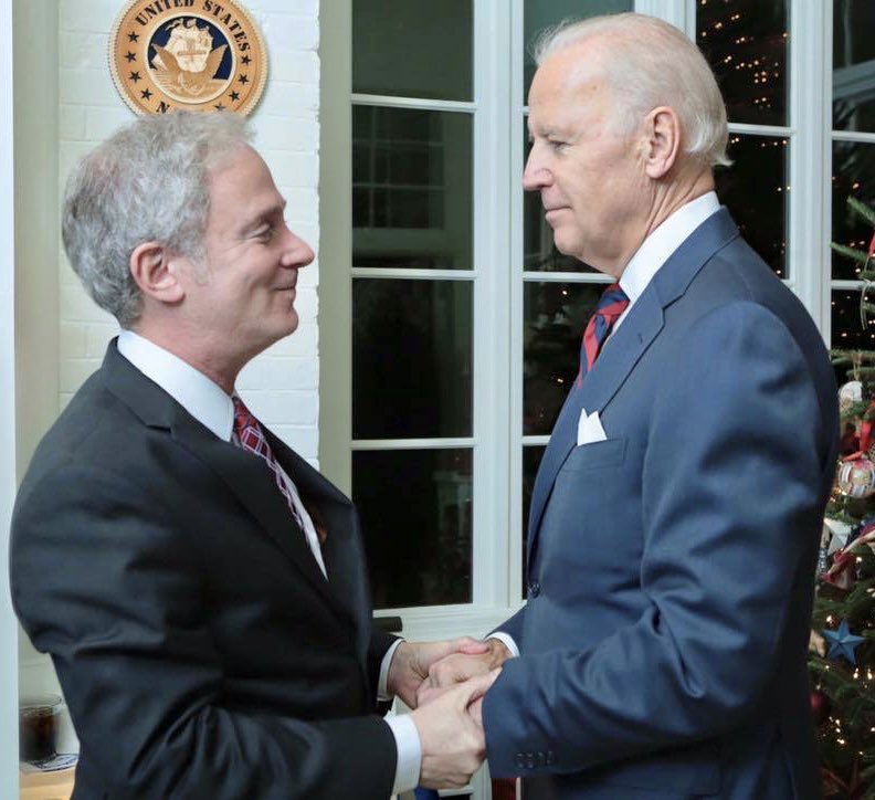 I stand with President Biden 💯%. Who’s with me? ✋ #Biden2024