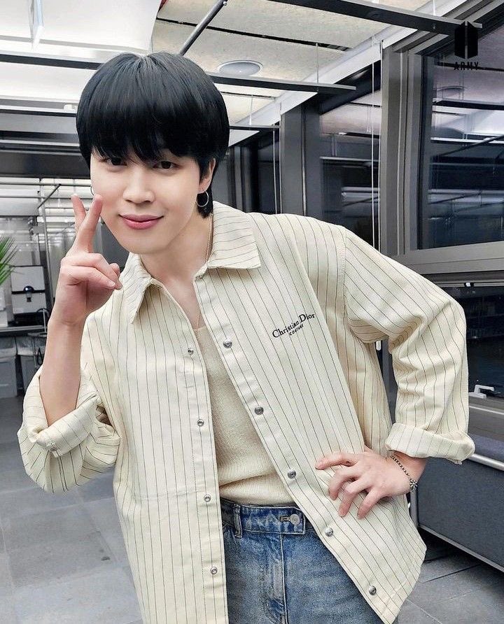 tbzhobi's tweet photo. JIMIN’S BDAY GIVEAWAY 
- prizes: 1 winner will win 3 bts albums (under $25 each) of their choice and a chimmy plush 
- rt to enter
- must be following 
- worldwide
- ends oct 13 https://t.co/q5m2QXu95r